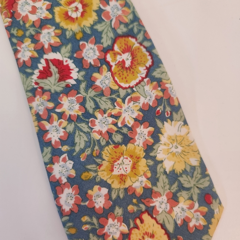 LIBERTY OF LONDON Floral Mens Tie